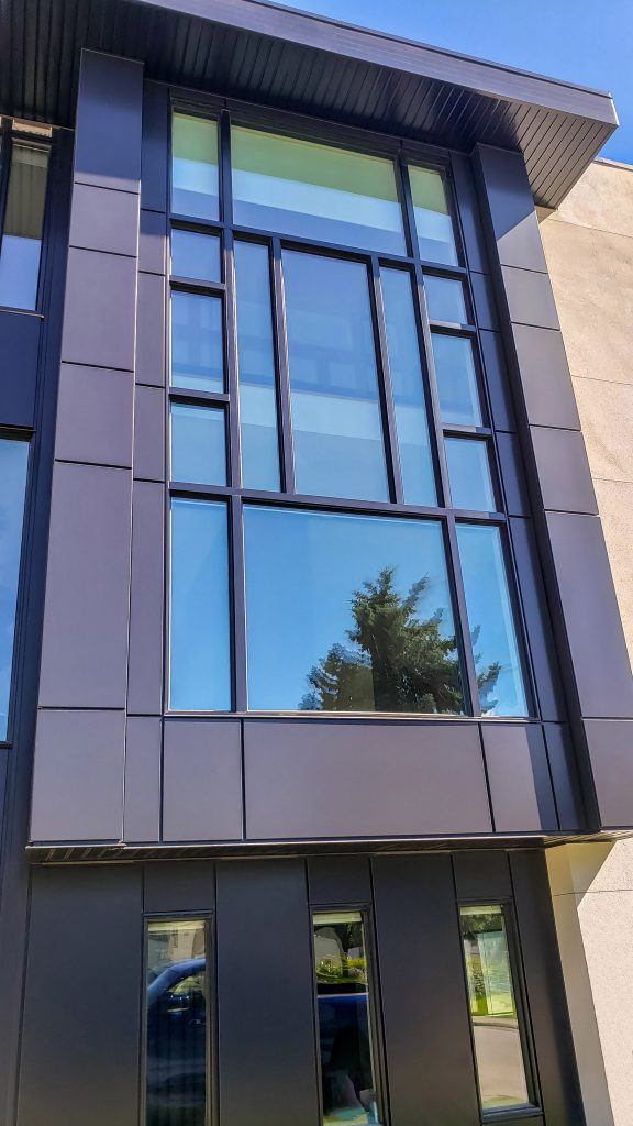 Aluminaire Panels,Prefinished Cladding,Residential Building Materials,Automated Exterior Panels,Precision Manufacturing,Black Panel Project,Superior Durability Panels,Advanced Exterior Solutions,Residential Staircase Design,Architectural Excellence